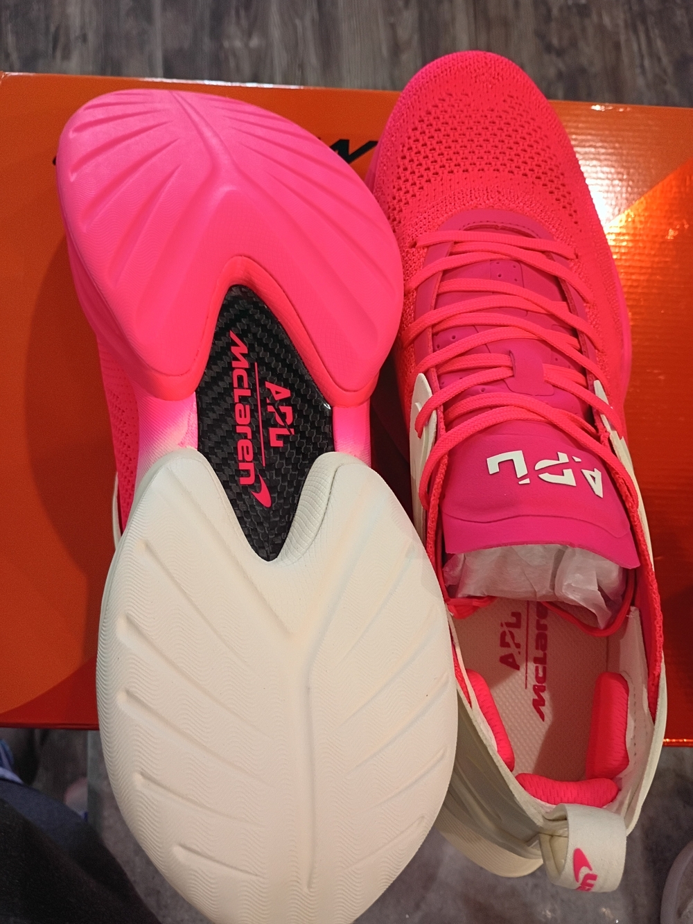 APL McLaren Hyspeed Men's Magenta & Cream Athletic Shoes New - Picture 9 of 16